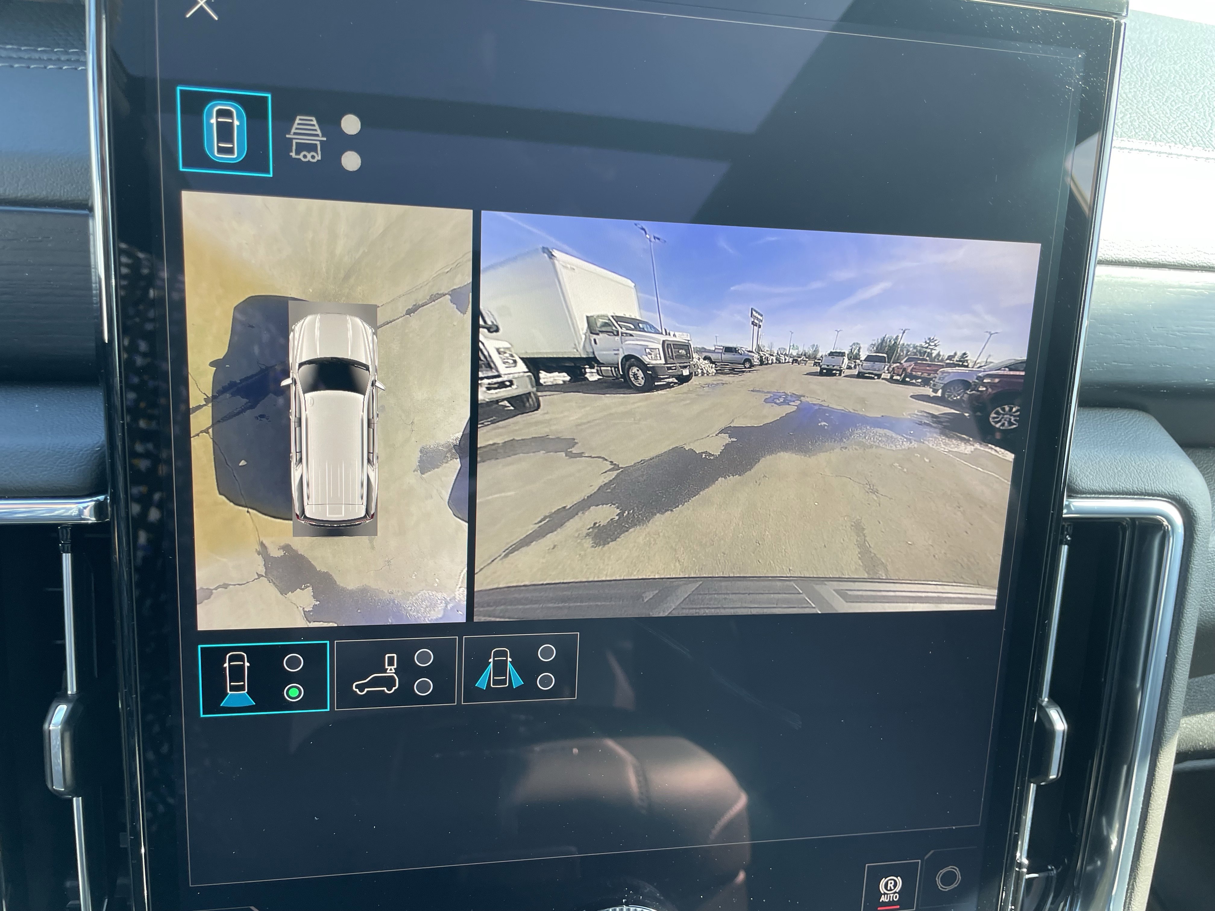 Used 2026 GMC Yukon Denali w/ Sun & Power Step Package image 17