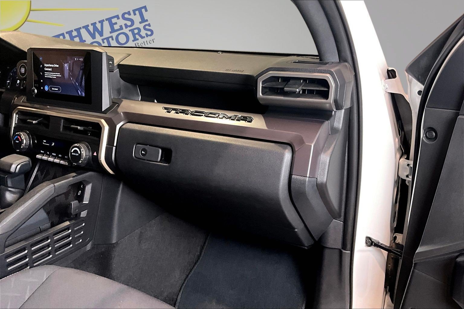 Used 2025 Toyota Tacoma SR5 AWD/4WD image 28