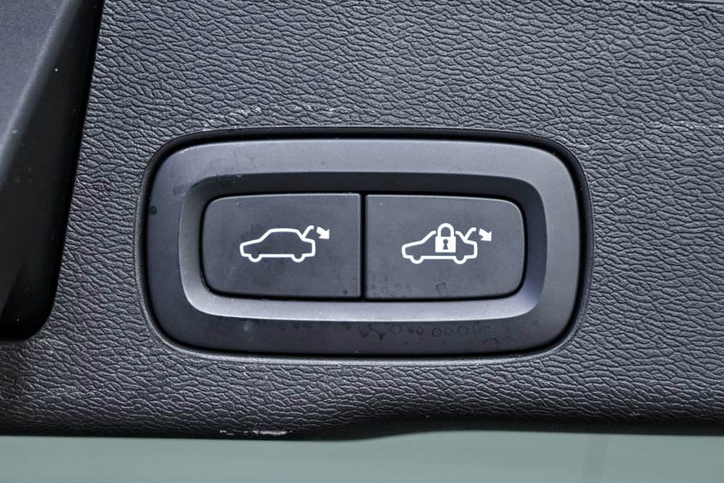 Certified 2023 Volvo XC60 B5 Ultimate image 33