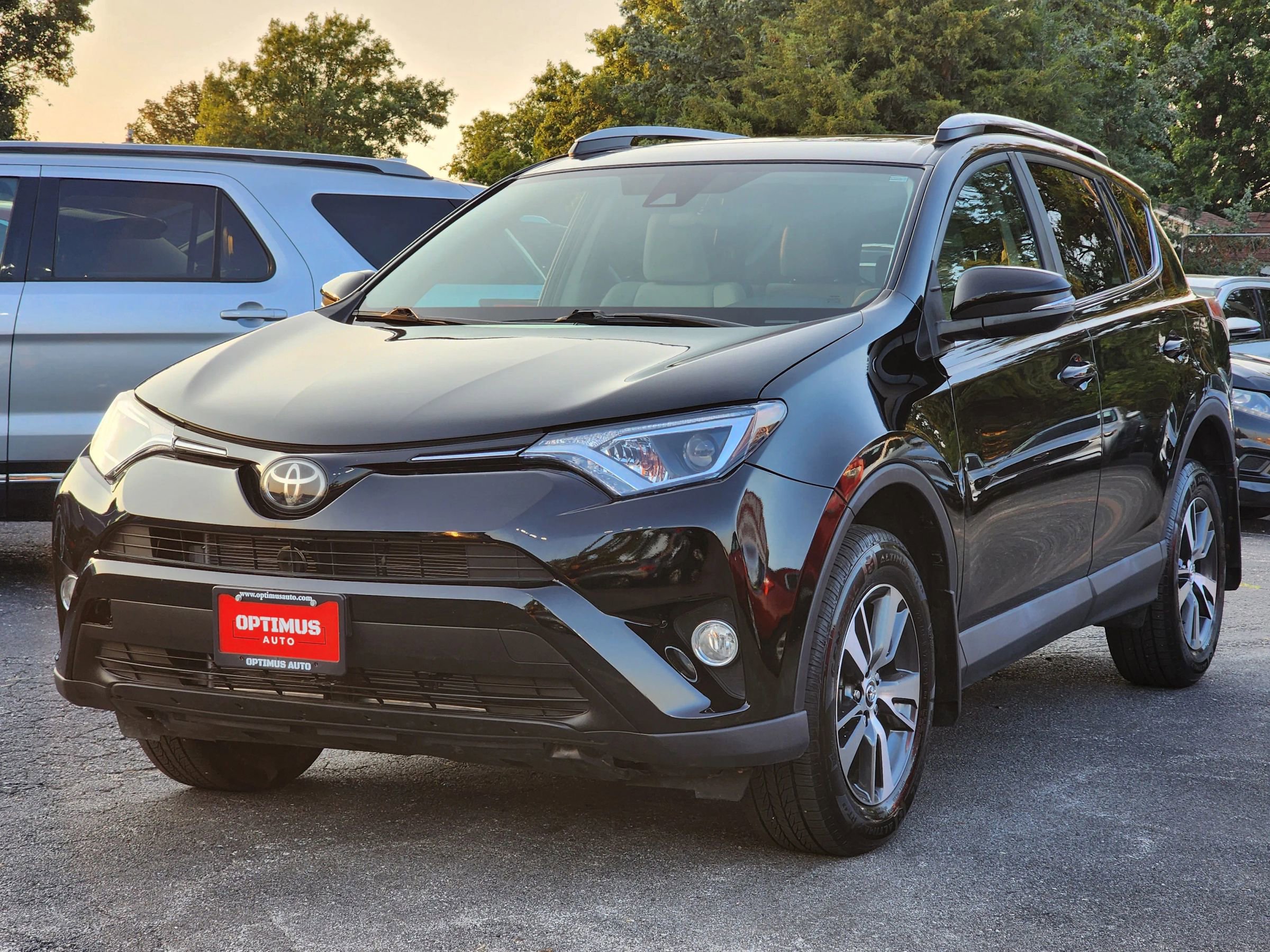 Used 2018 Toyota RAV4 XLE image 3