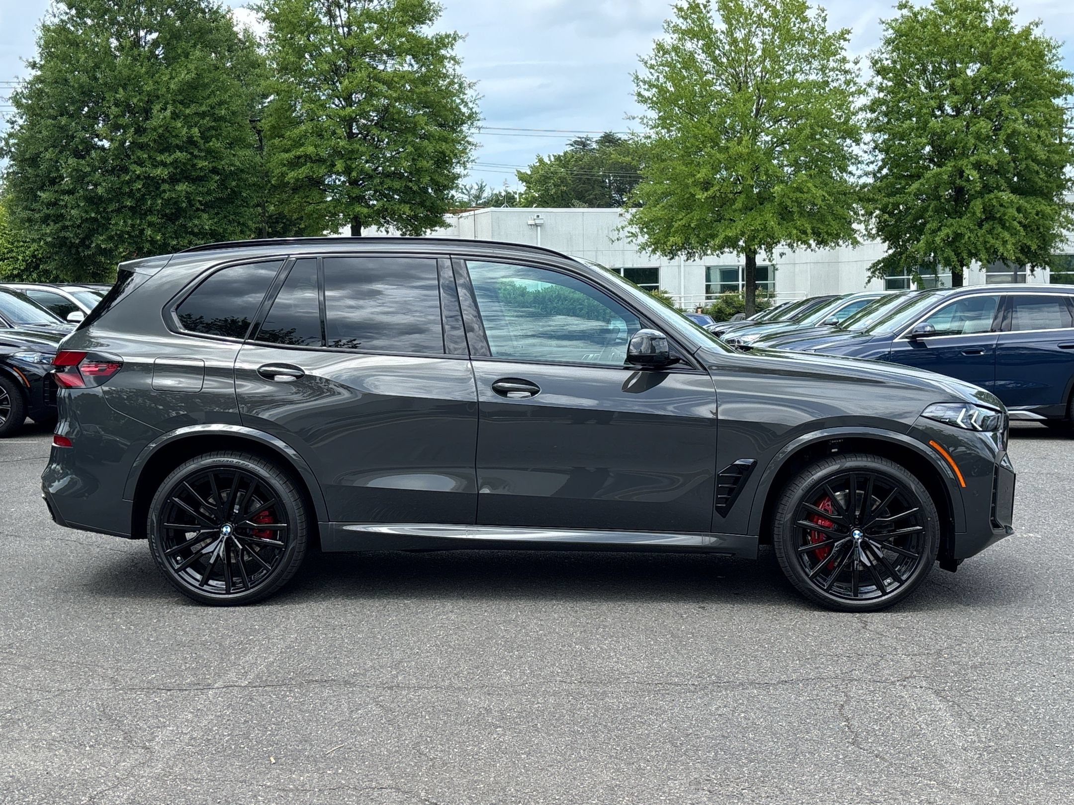 New 2026 BMW X5 xDrive40i w/ M Sport Package AWD/4WD image 7