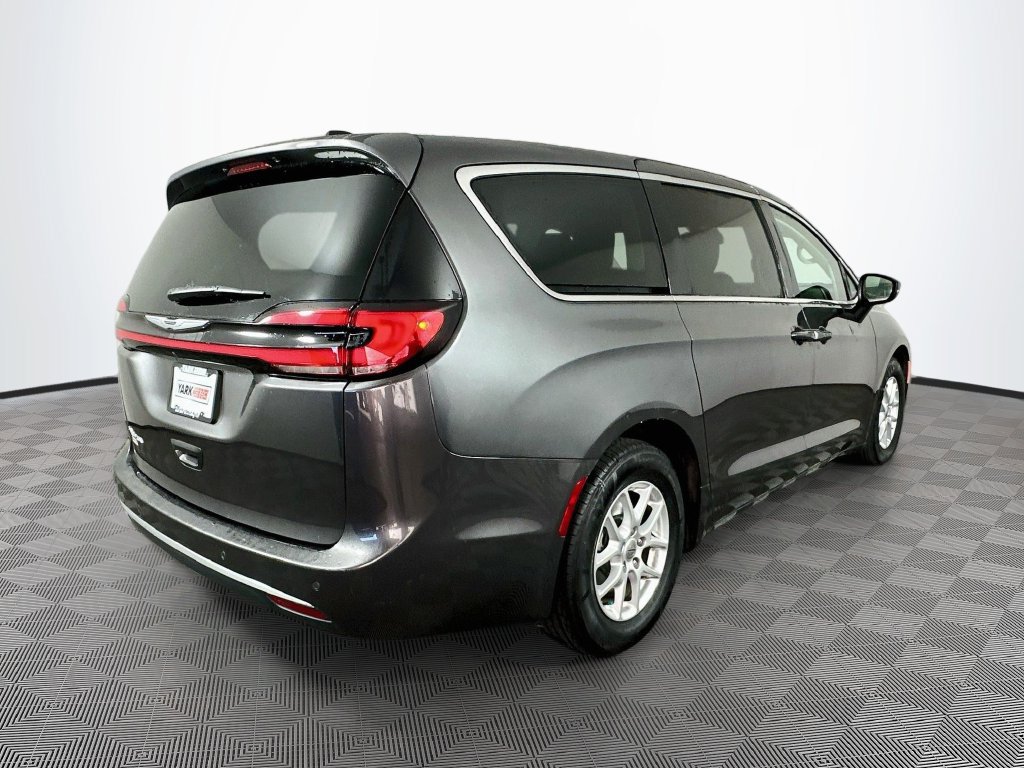 Certified 2023 Chrysler Pacifica Touring-L FWD image 11