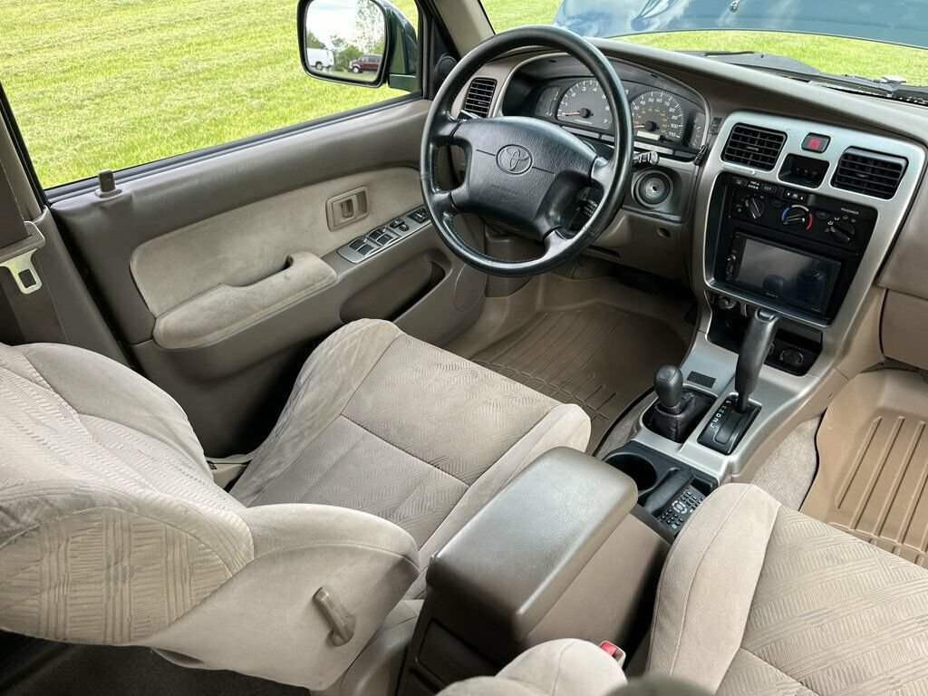 Used 2001 Toyota 4Runner SR5 AWD/4WD image 78
