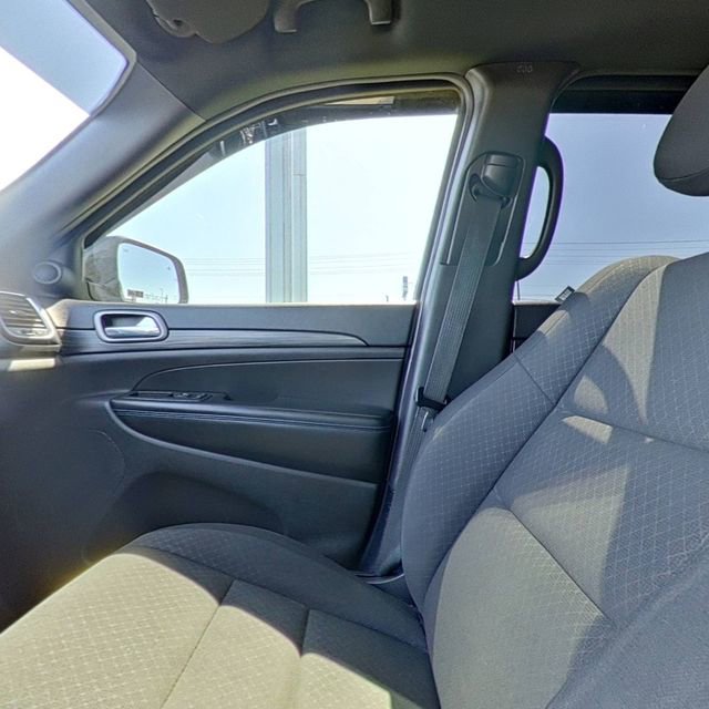 Used 2019 Jeep Grand Cherokee Laredo RWD image 26