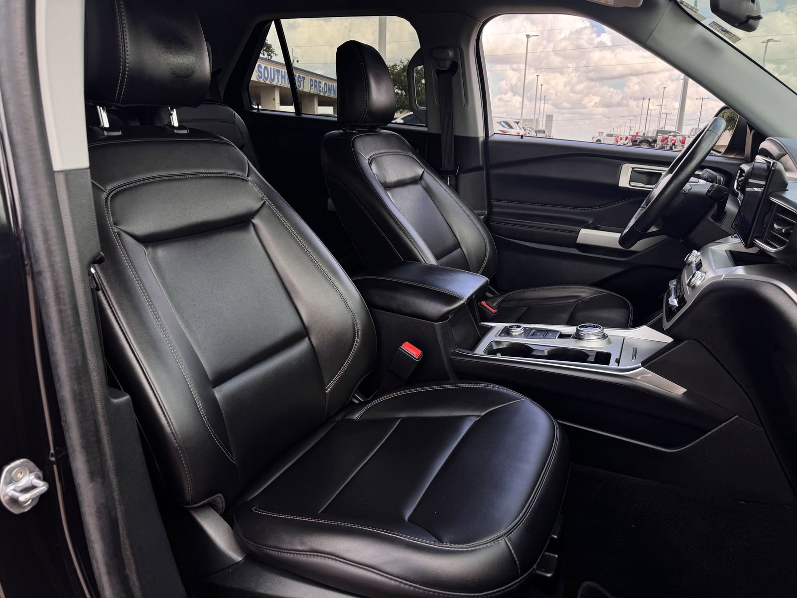 Used 2023 Ford Explorer XLT w/ Equipment Group 202A image 27