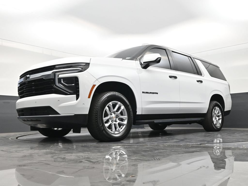 Used 2025 Chevrolet Suburban LS RWD image 19