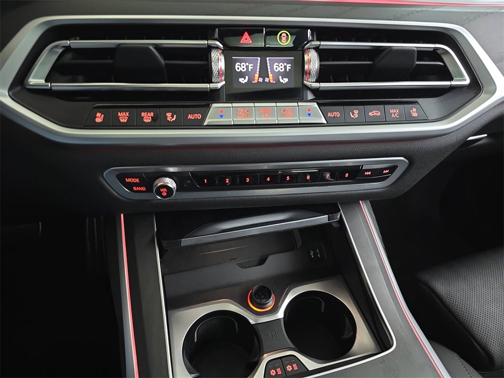 Used 2021 BMW X7 M50i w/ Executive Package image 28
