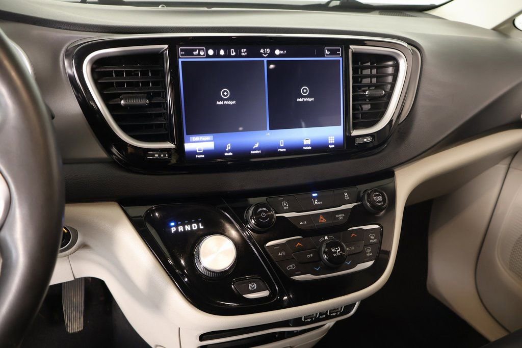 Used 2022 Chrysler Pacifica Touring-L image 5