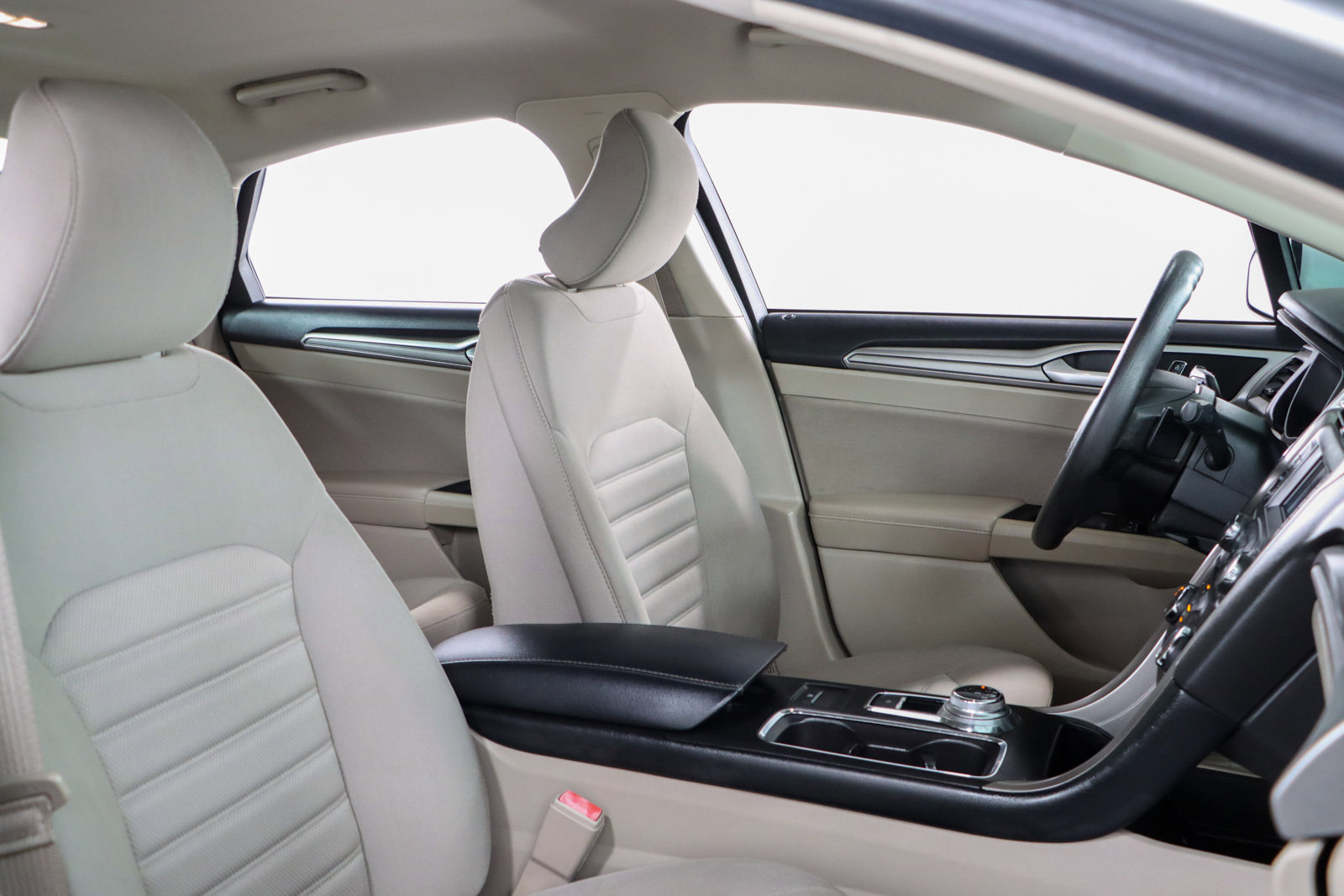 Used 2018 Ford Fusion SE image 26