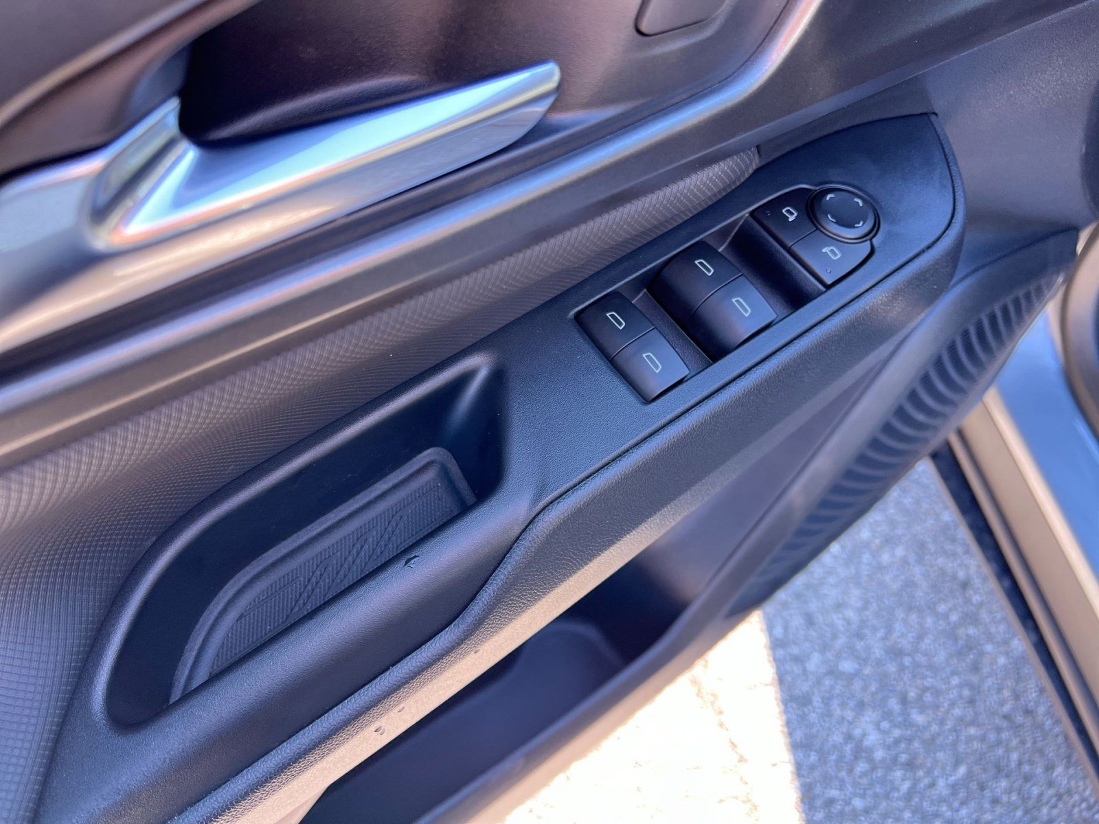 New 2026 Chevrolet Equinox EV LT image 14