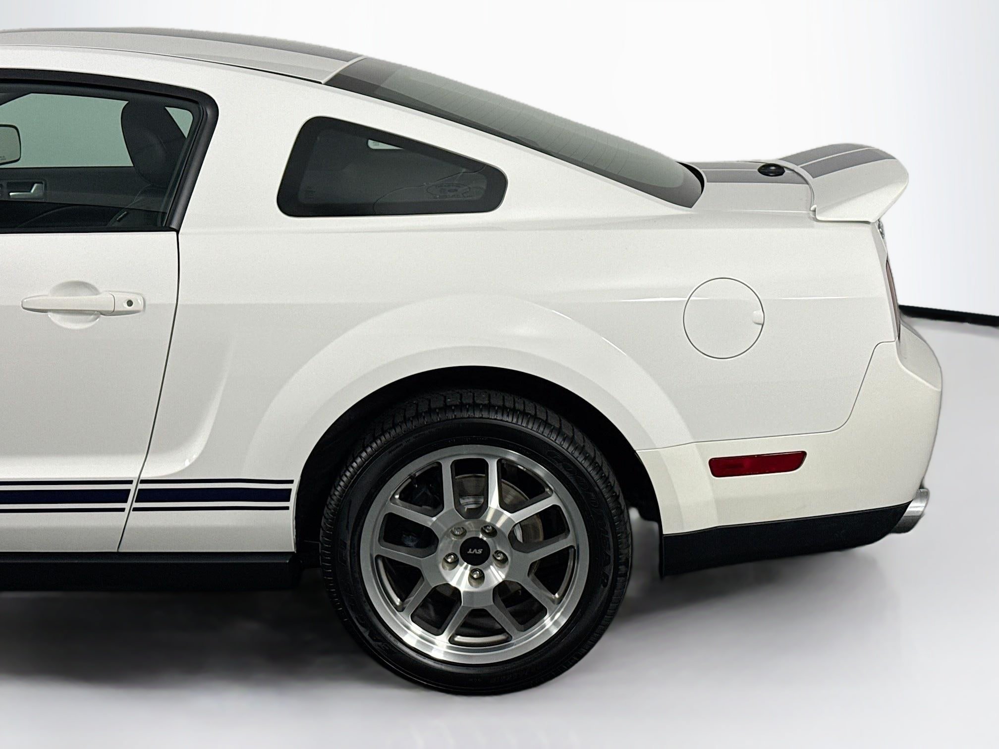 Used 2007 Ford Mustang Shelby GT500 RWD image 38