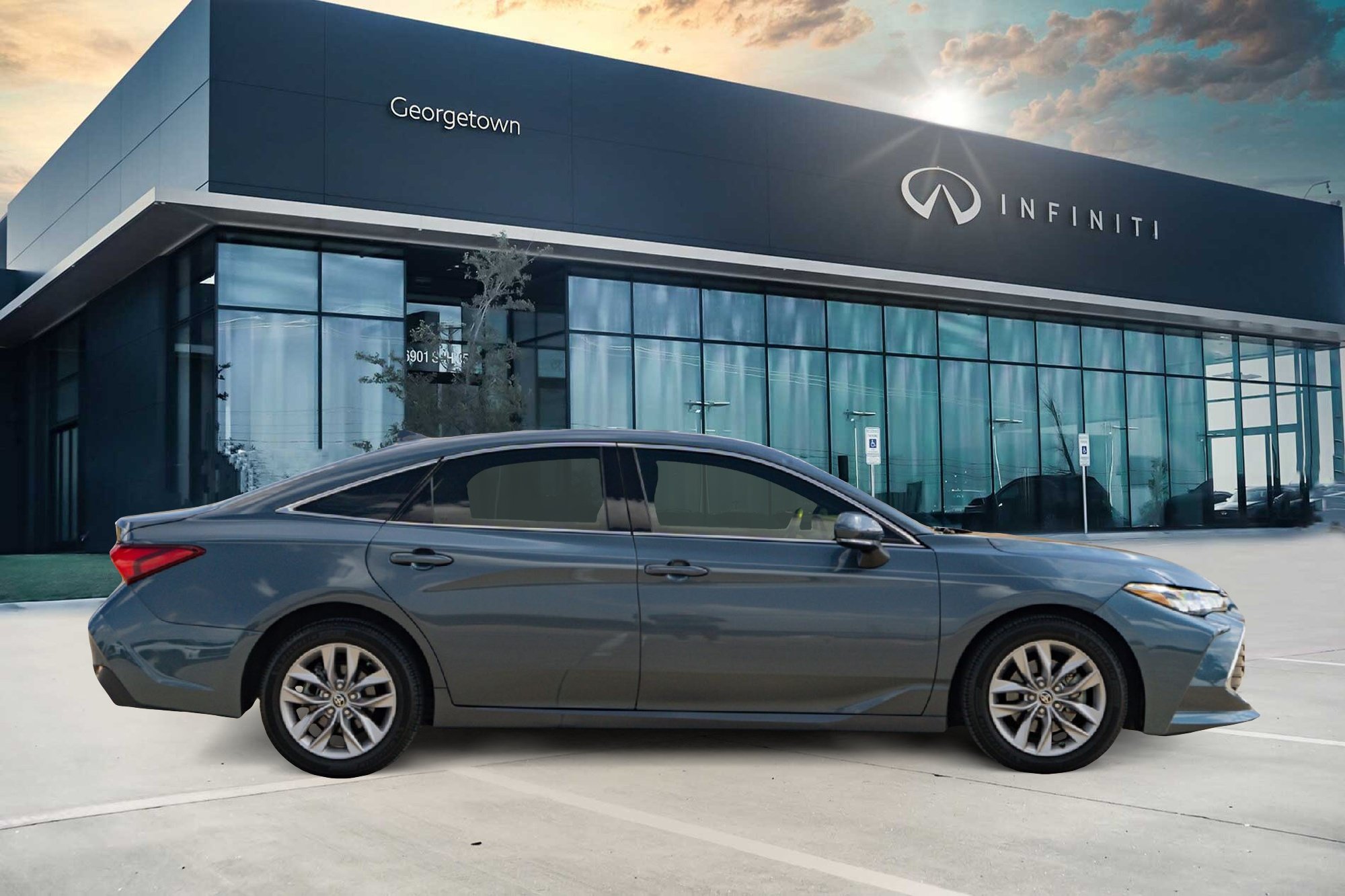 Used 2021 Toyota Avalon XLE FWD image 4
