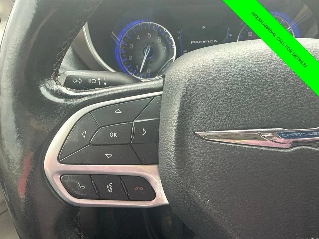 Used 2019 Chrysler Pacifica Touring-L FWD image 19