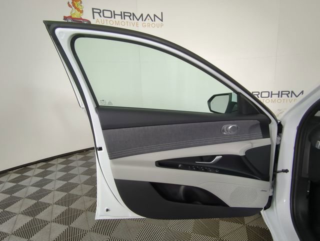 New 2026 Hyundai Elantra Limited image 17