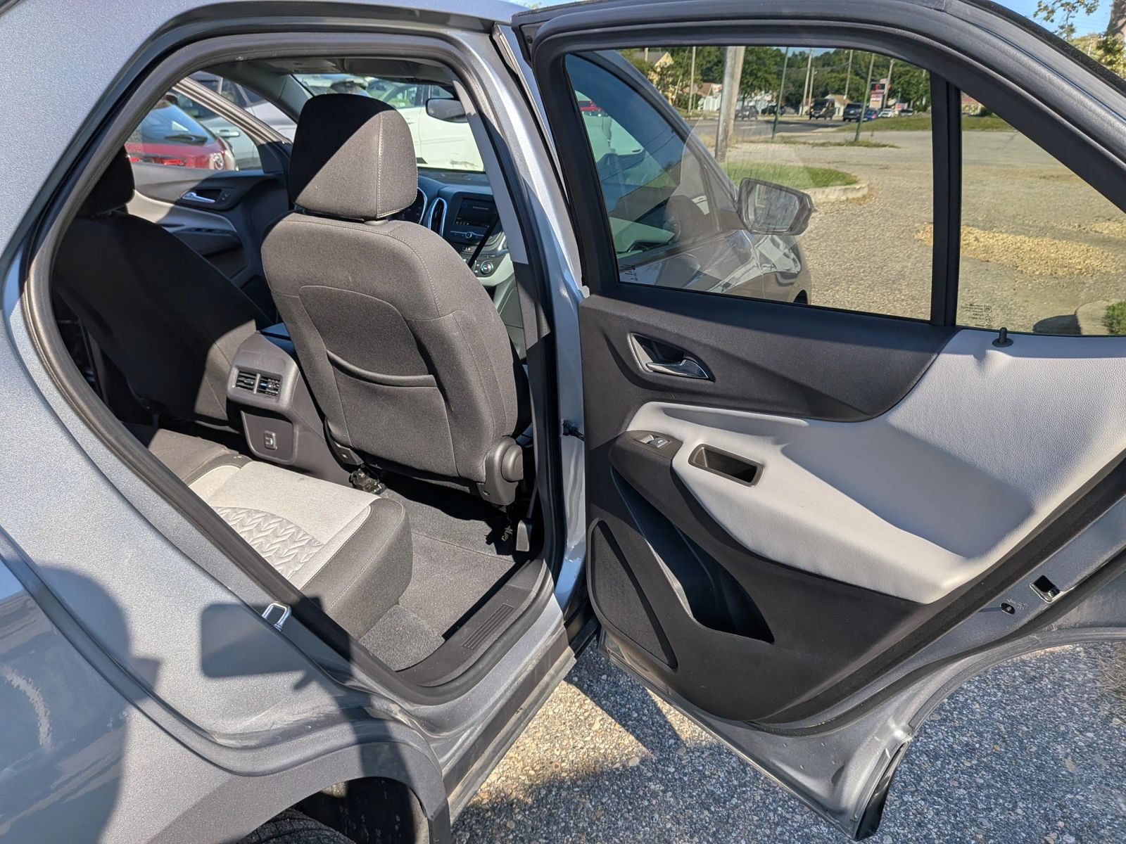 Used 2024 Chevrolet Equinox LS FWD image 32