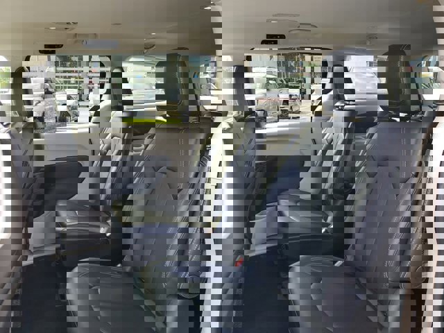 Used 2024 Chrysler Pacifica Select image 11