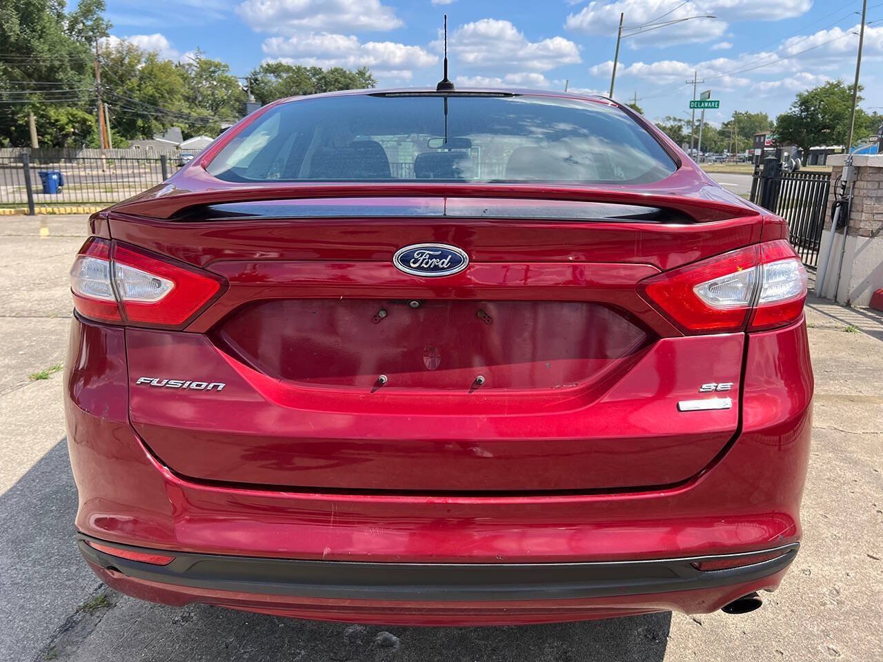 Used 2016 Ford Fusion SE w/ Equipment Group 201A FWD image 6