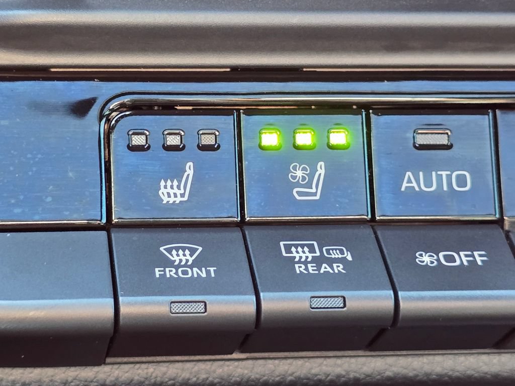 Used 2024 Toyota Crown Platinum AWD/4WD image 31