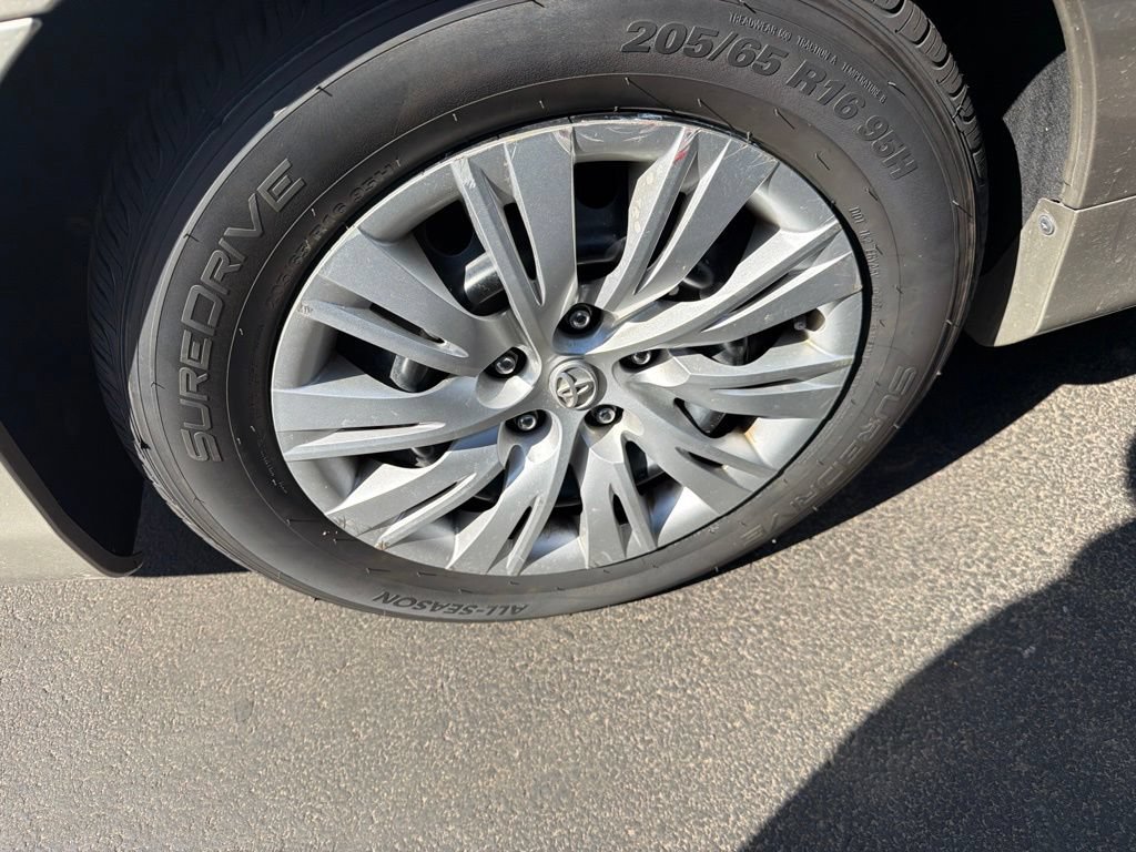 Used 2014 Toyota Camry LE FWD image 9