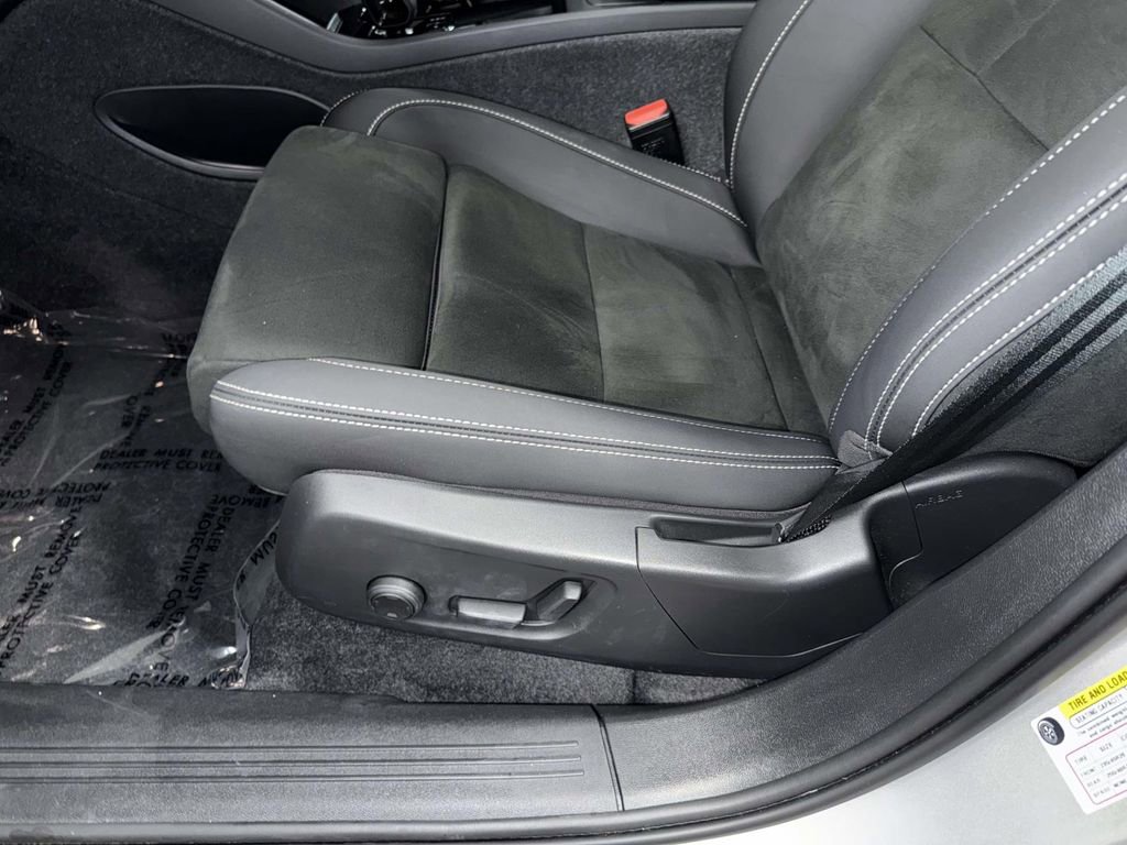 Used 2024 Volvo XC40 Recharge Plus w/ Protection Package Premier image 3