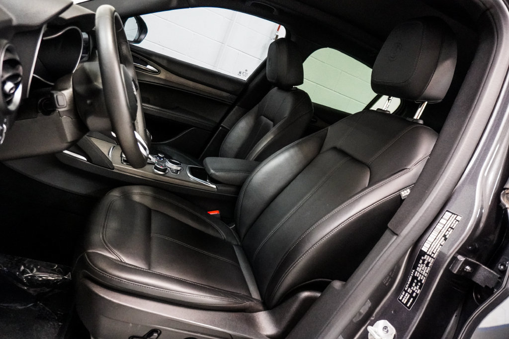 Used 2023 Alfa Romeo Stelvio Ti AWD/4WD image 6