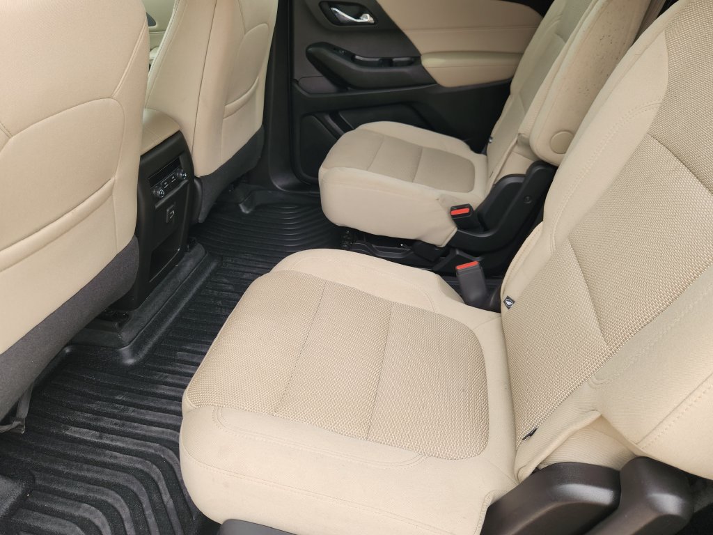 Used 2023 Chevrolet Traverse LT FWD image 28