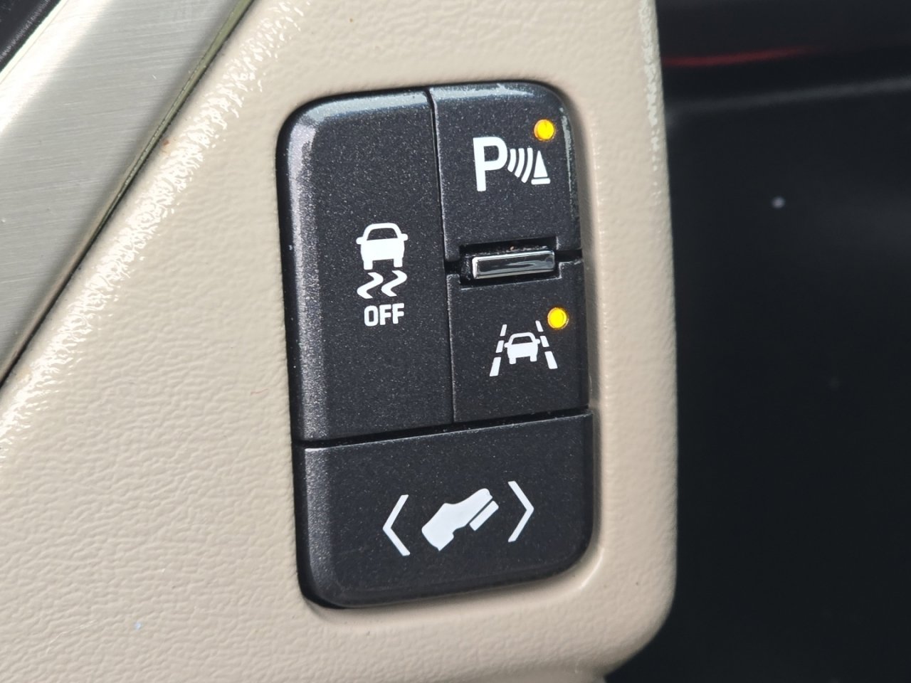 Used 2016 GMC Yukon XL Denali w/ Open Road Package image 14