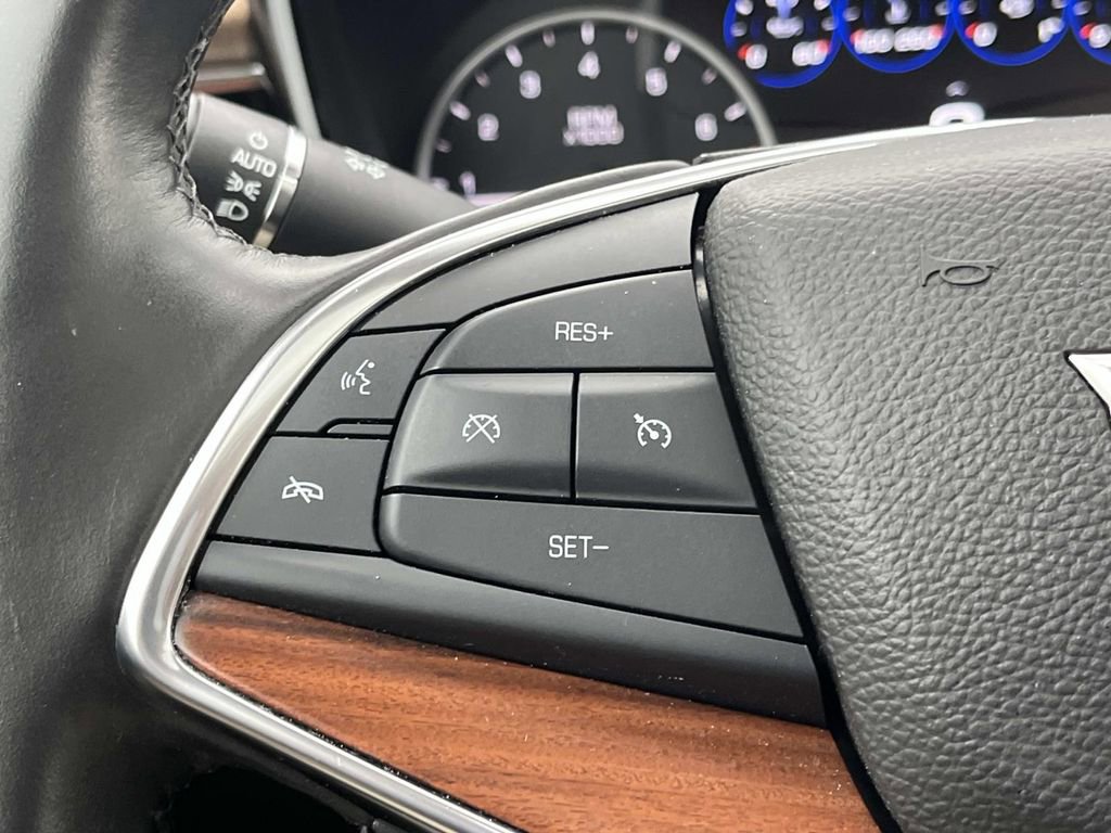 Used 2017 Cadillac XT5 Platinum w/ Driver Assist Package image 30