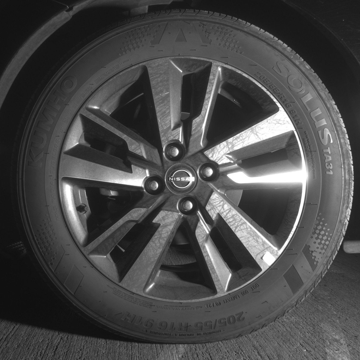 Used 2025 Nissan Versa SV image 12