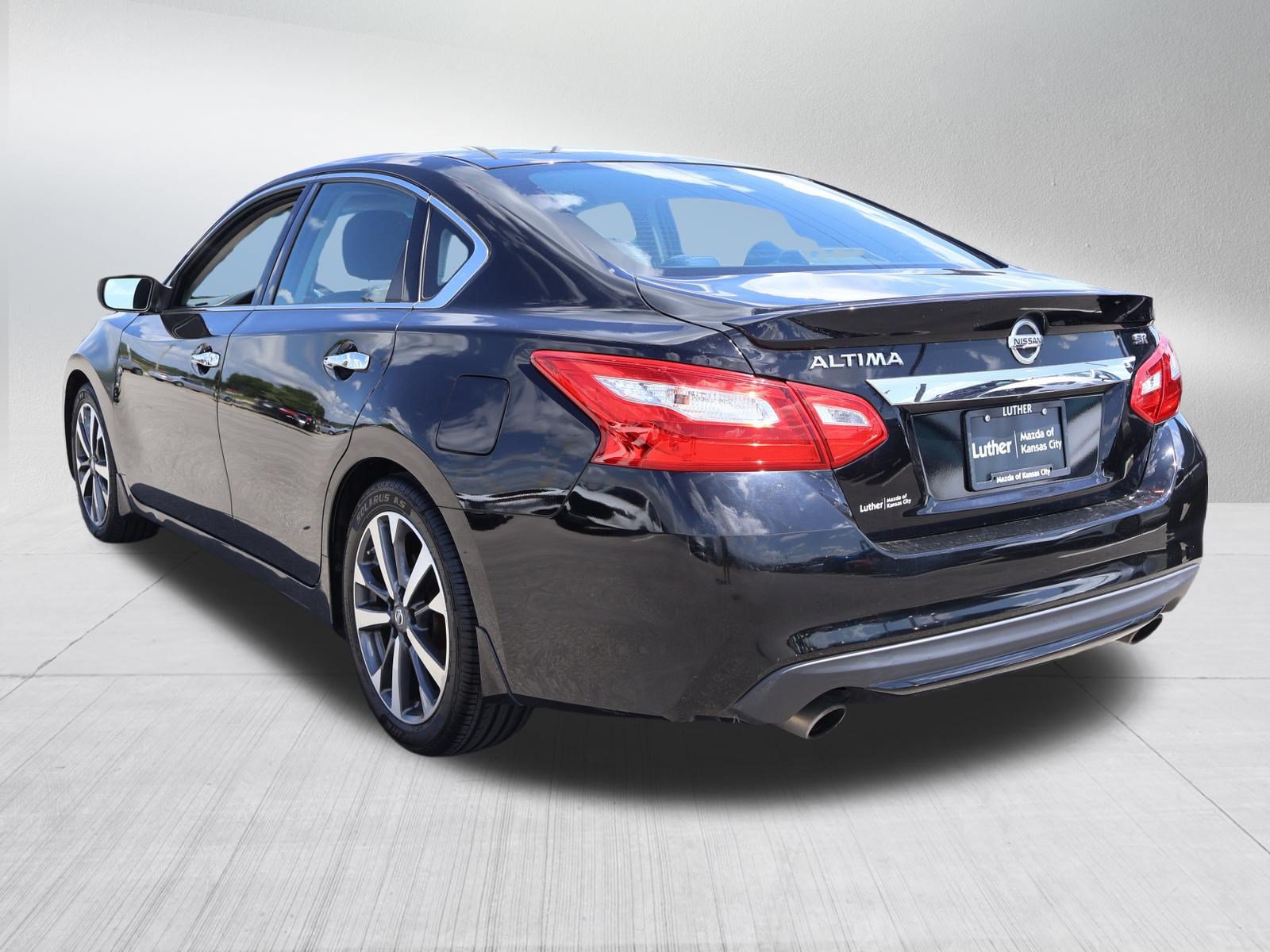 Used 2016 Nissan Altima 2.5 SR FWD image 5