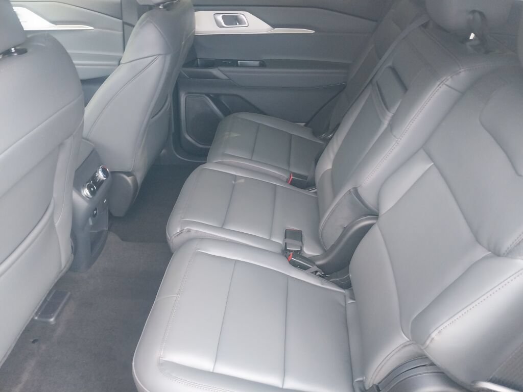 New 2026 Ford Explorer Active w/ Active Comfort Package AWD/4WD image 16