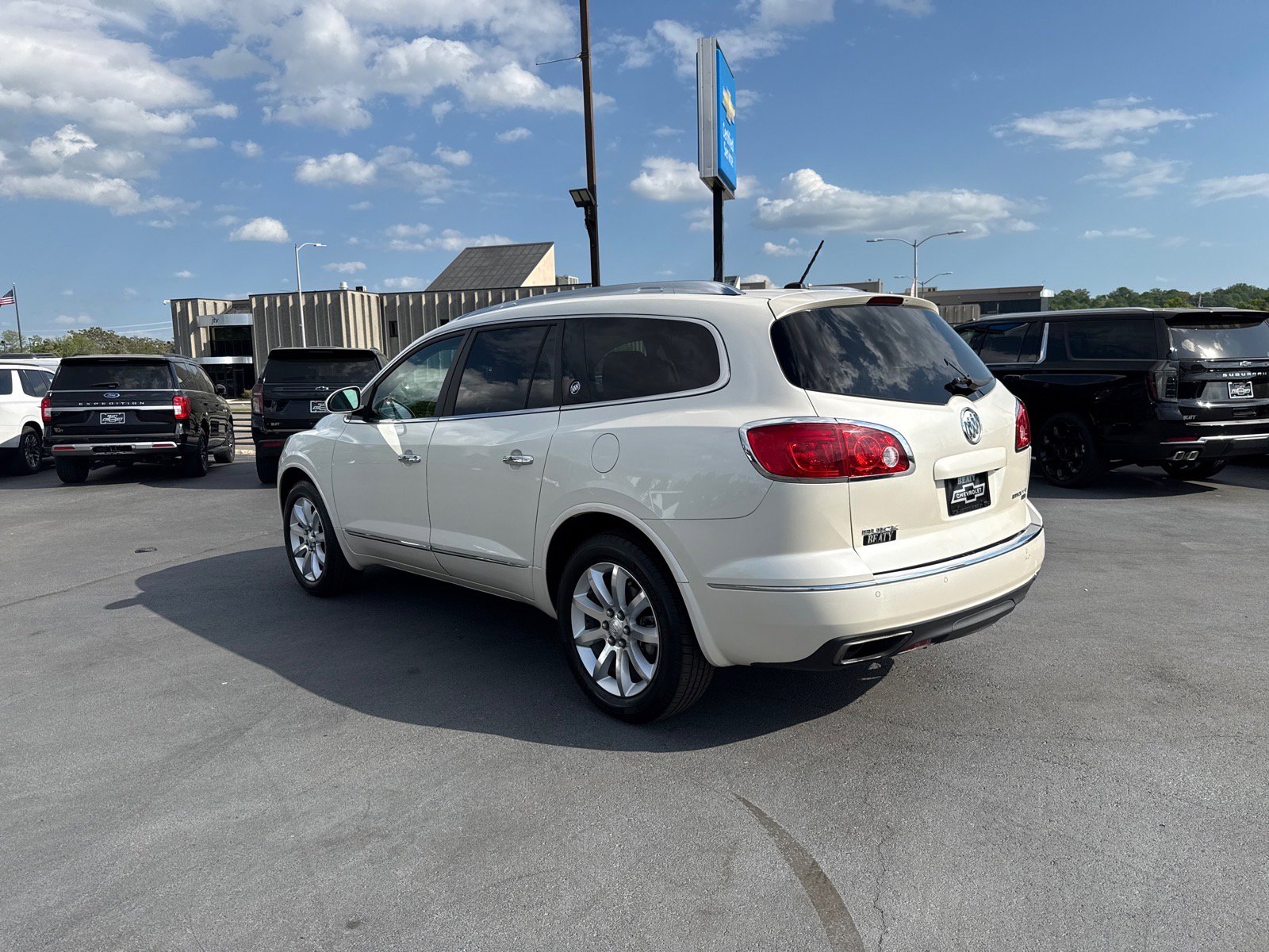 Used 2015 Buick Enclave Premium w/ Experience Buick Package image 5