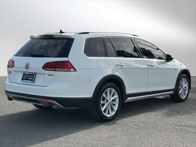 Used 2019 Volkswagen Golf Alltrack SE image 3