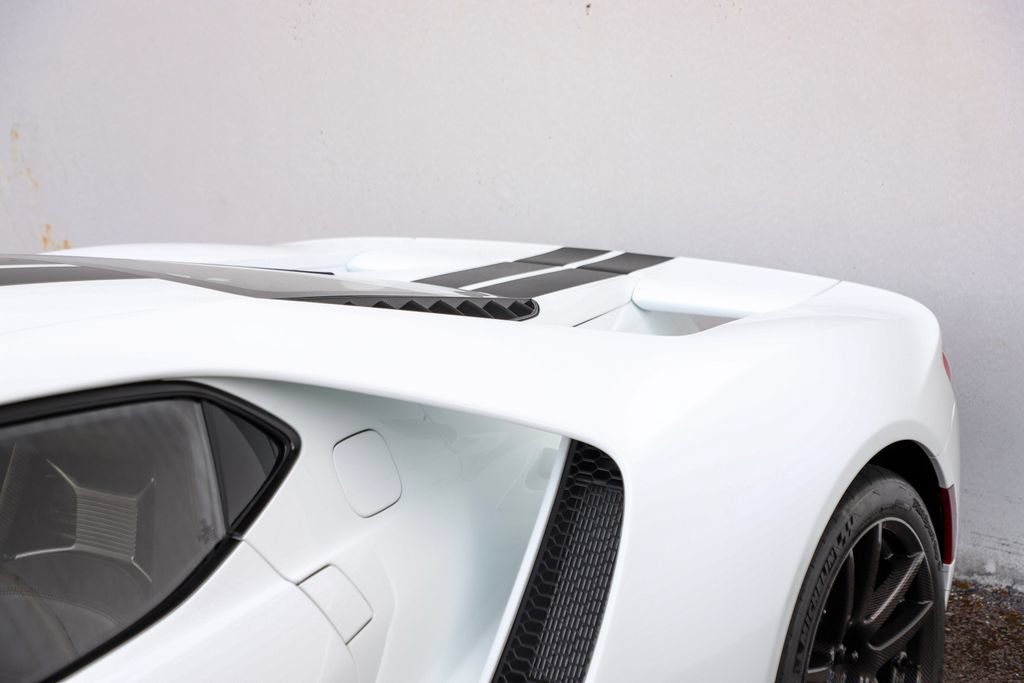Used 2017 Ford GT RWD image 34