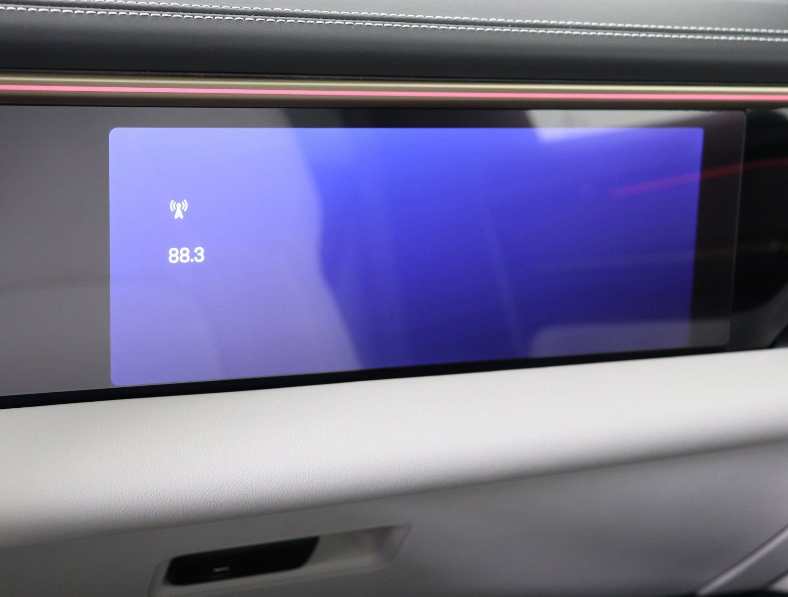 Used 2024 Porsche Macan 4 Electric image 31