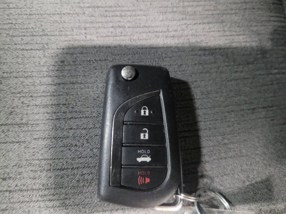 Used 2019 Toyota Camry LE image 32