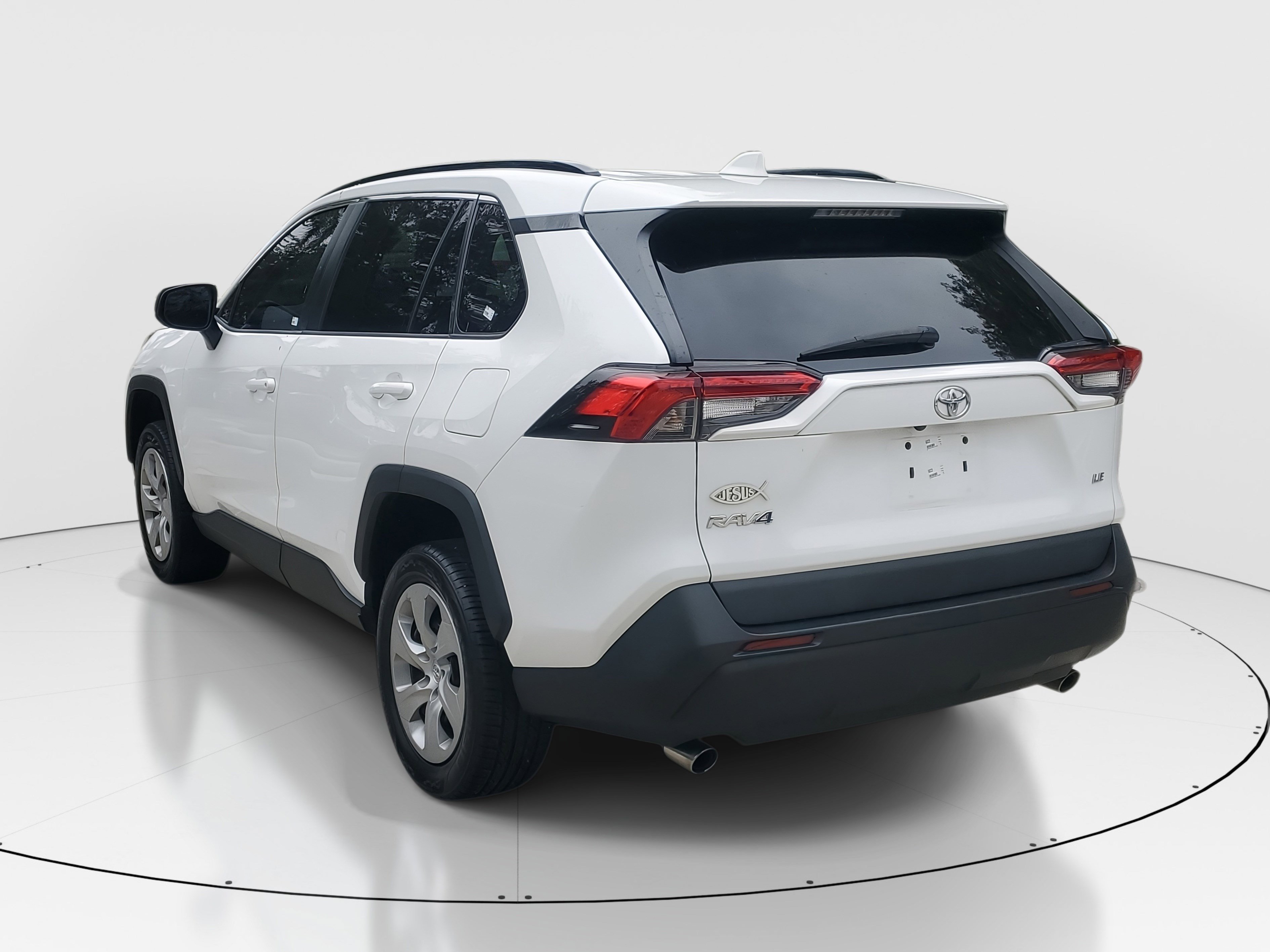 Used 2021 Toyota RAV4 LE image 5