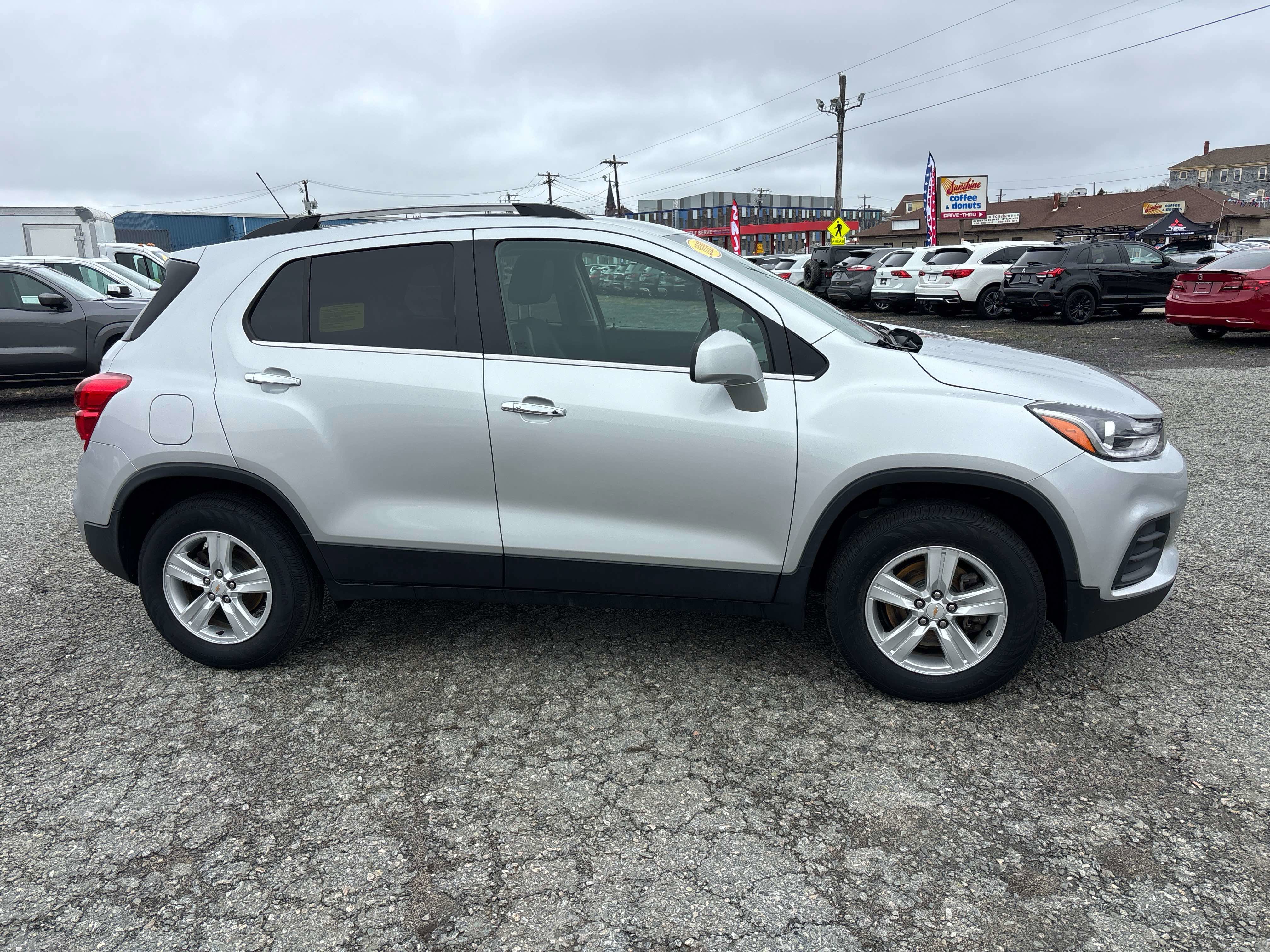 Used 2019 Chevrolet Trax LT w/ LT Convenience Package image 4