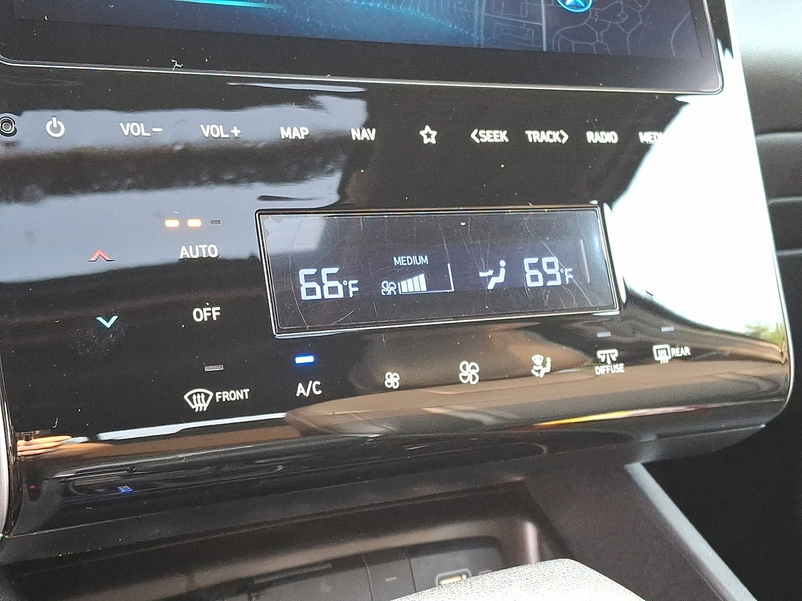 Certified 2024 Hyundai Santa Cruz Night AWD/4WD image 17