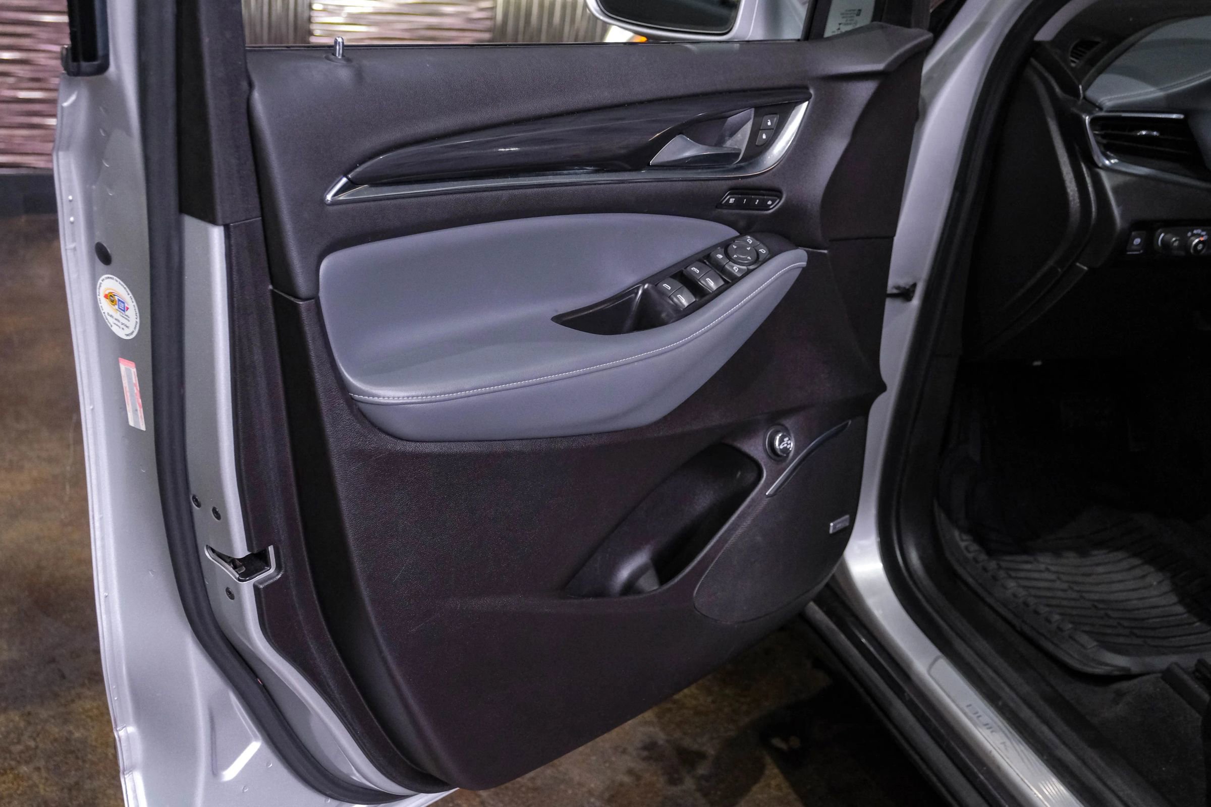 Used 2018 Buick Enclave Premium w/ Experience Buick Package image 40