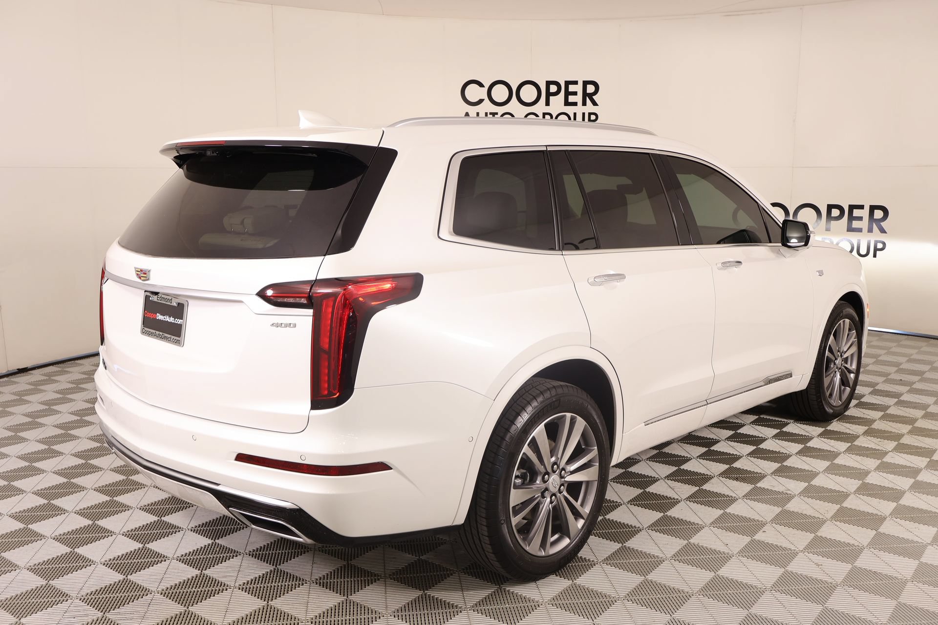 Used 2025 Cadillac XT6 Premium Luxury w/ Technology Package FWD image 23