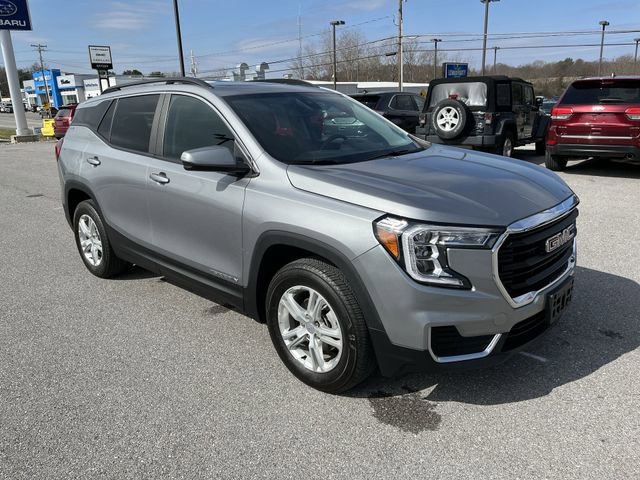 Used 2023 GMC Terrain SLE w/ Driver Convenience Package image 11