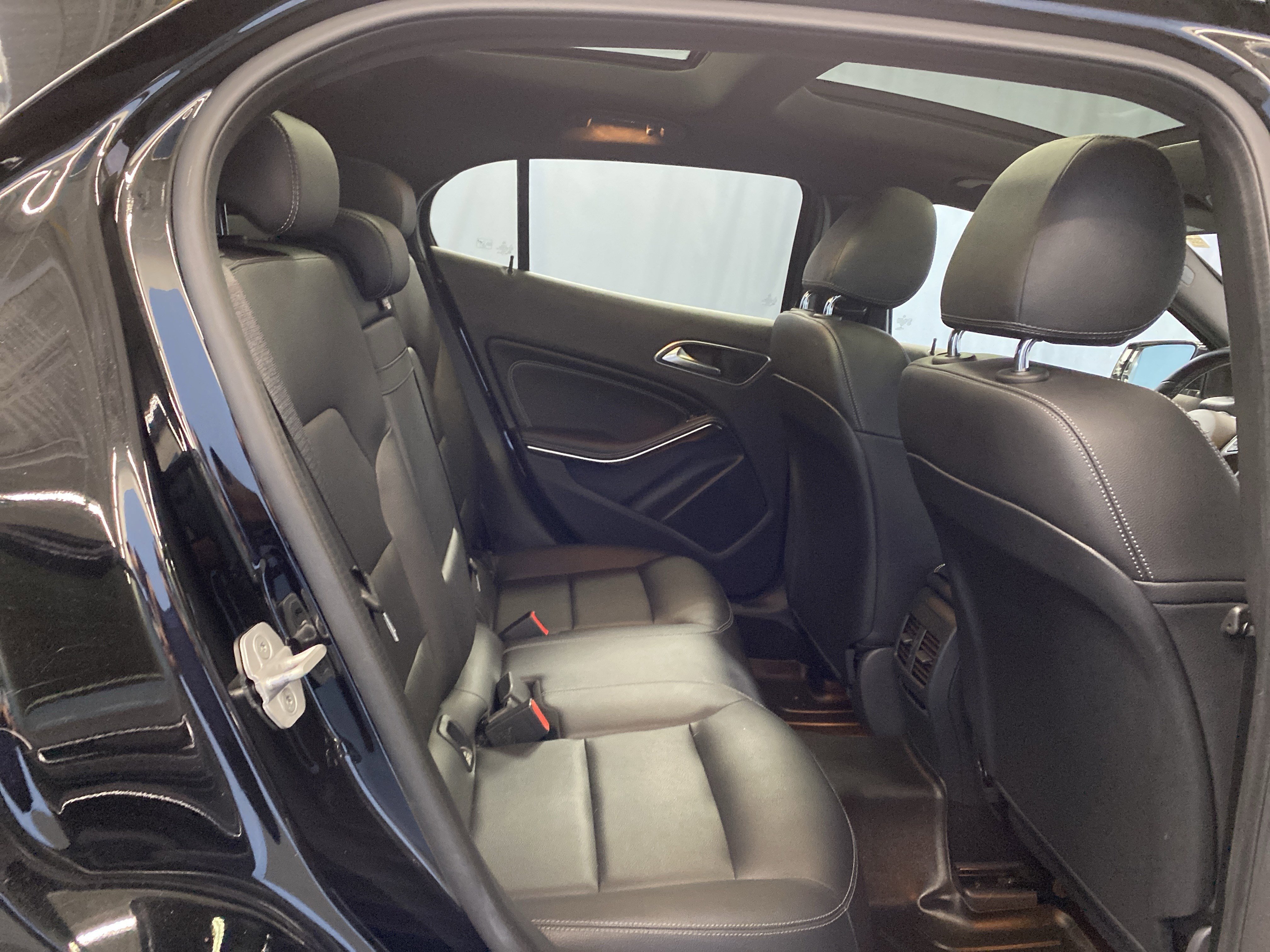 Used 2018 Mercedes-Benz GLA 250 4MATIC image 34