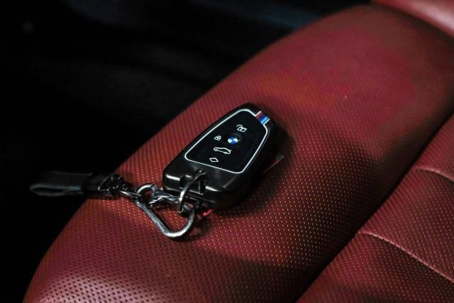 Used 2018 BMW M760i xDrive image 65