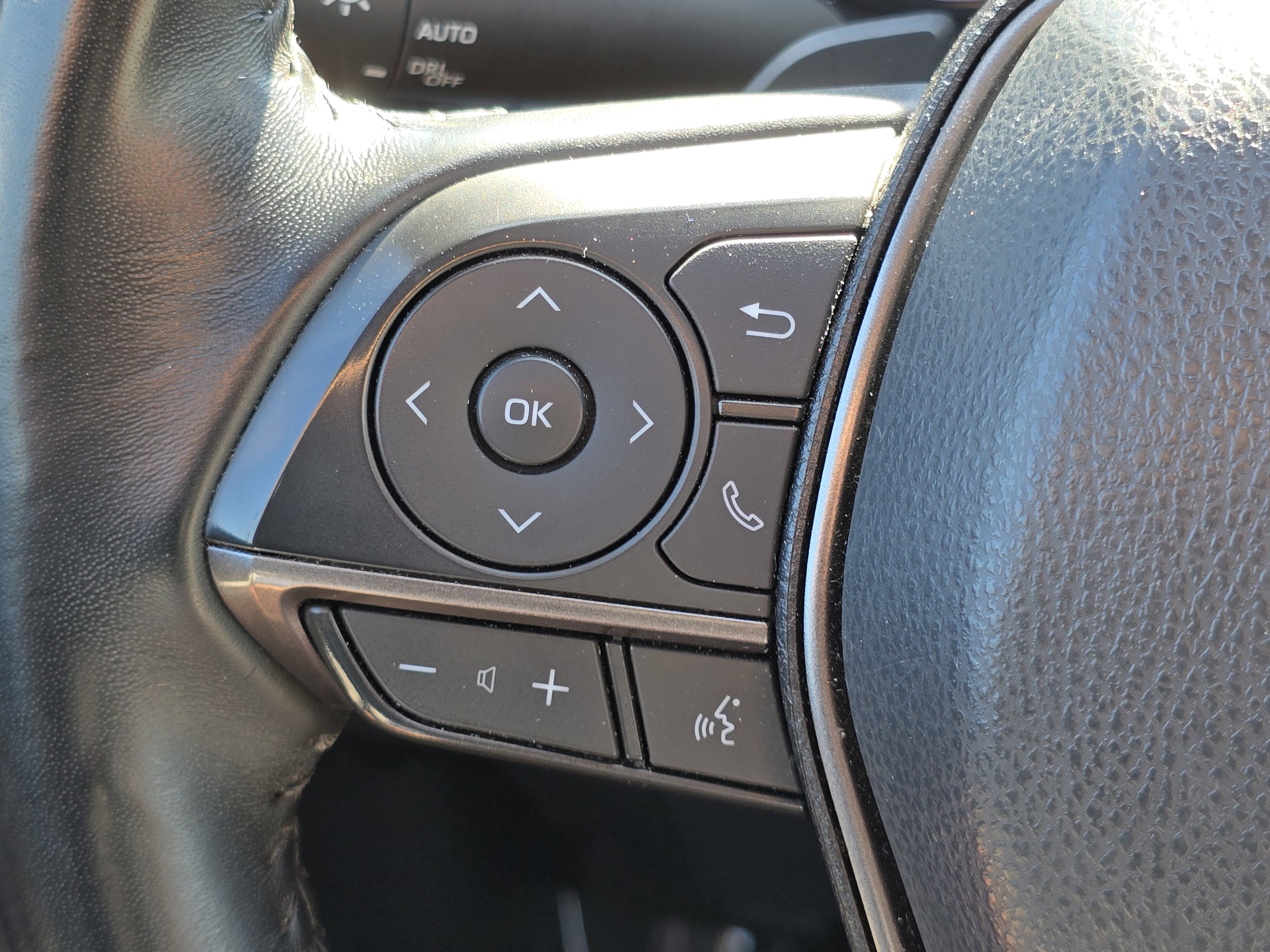 Used 2023 Toyota Camry SE image 10