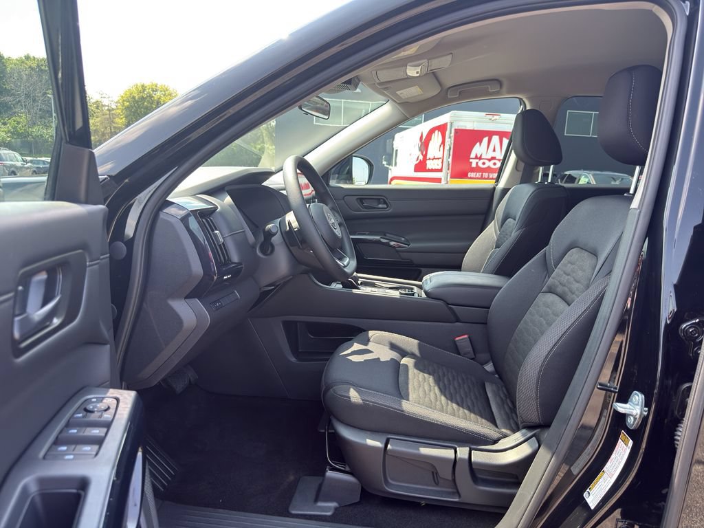 Certified 2025 Nissan Pathfinder S AWD/4WD image 11
