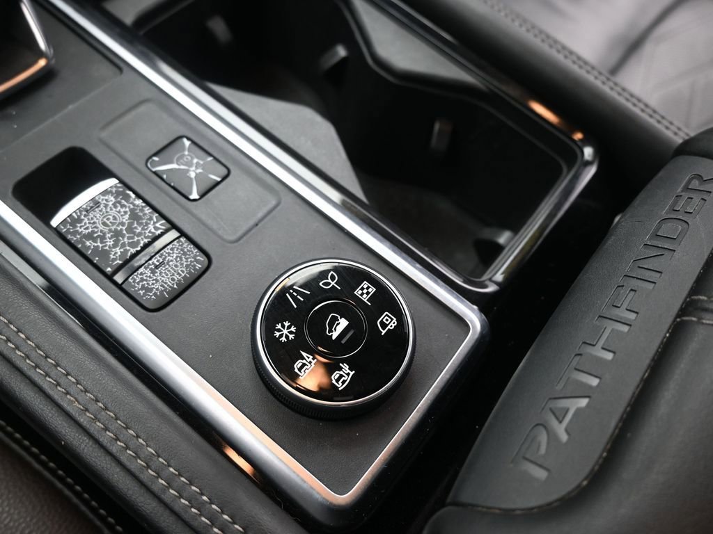 Used 2022 Nissan Pathfinder Platinum w/ Cargo Package image 39