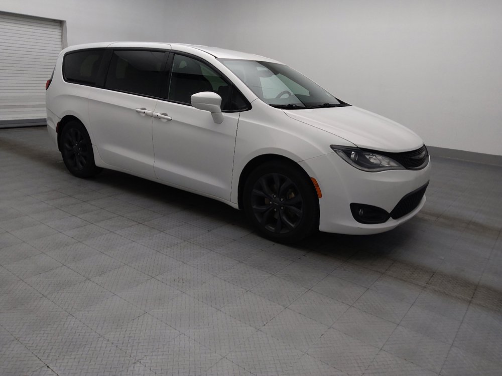 Used 2018 Chrysler Pacifica Touring Plus w/ S Appearance Package FWD image 11
