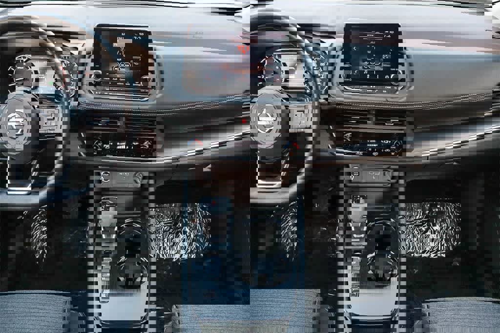 Used 2023 Nissan Rogue SV image 13