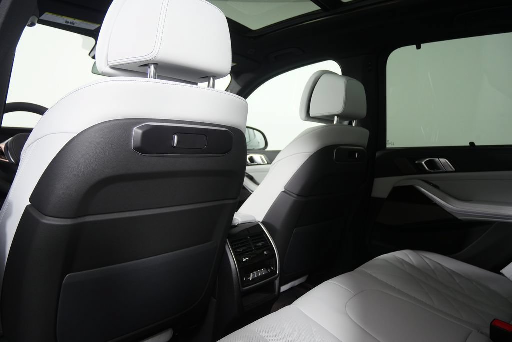 Used 2026 BMW X5 sDrive40i w/ M Sport Package RWD image 17